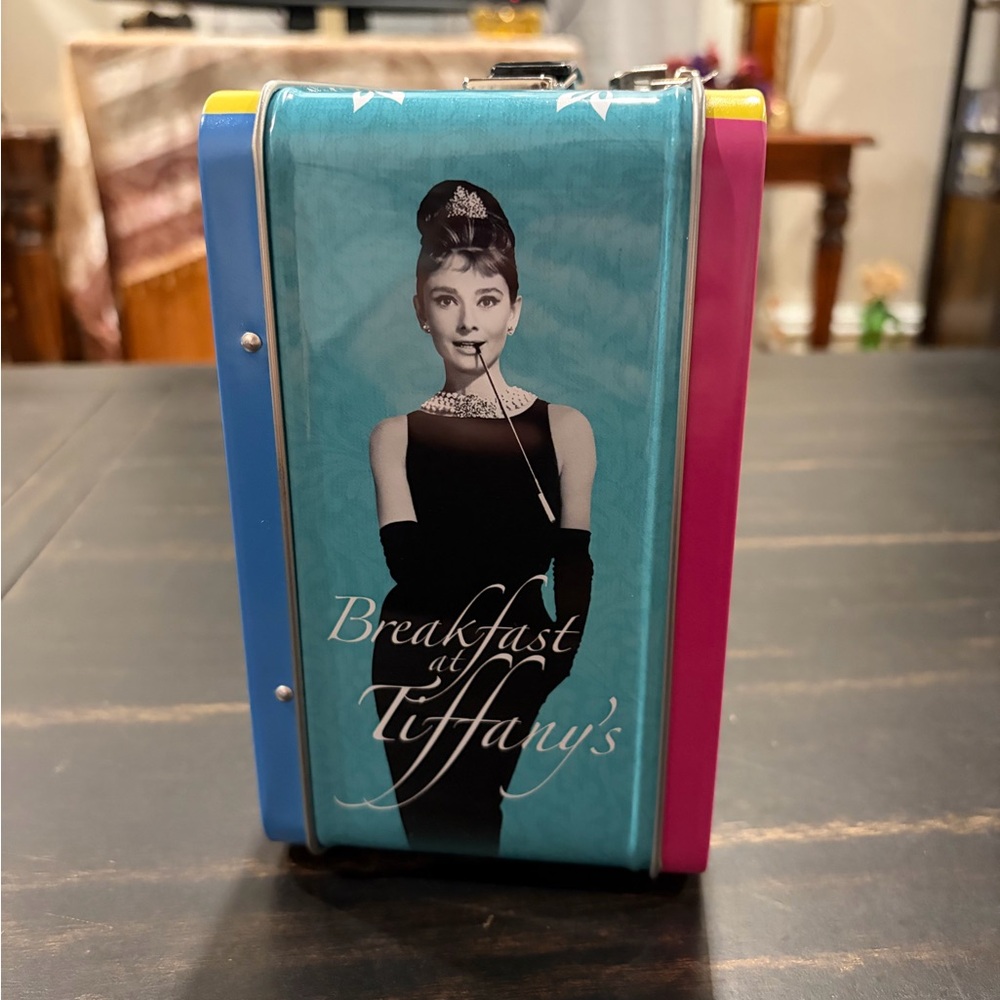 Breakfast at Tiffany's Metal Lunchbox - Picture 8 of 8